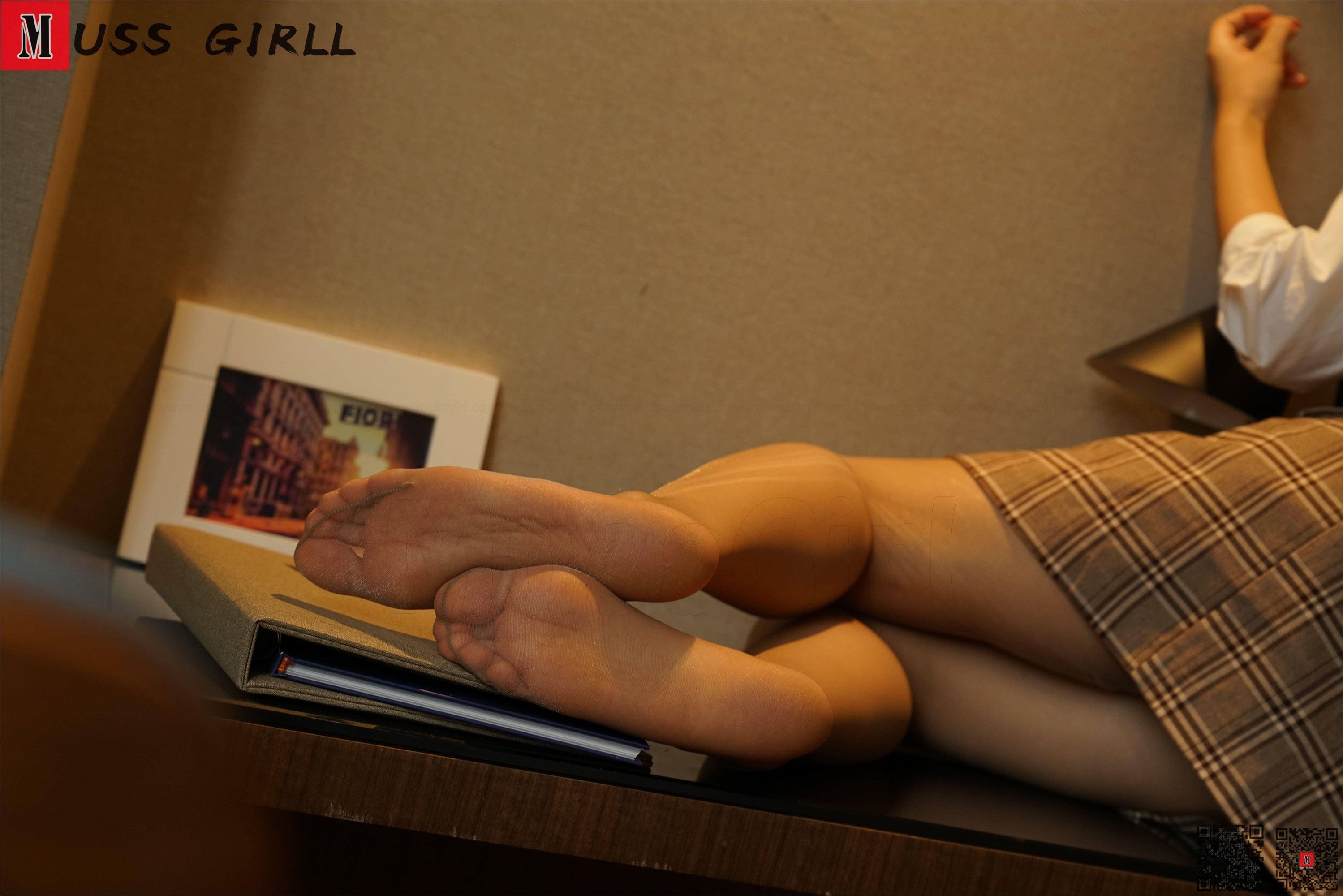 MussGirl慕丝女郎  NO.243-酒店格子裙肉丝